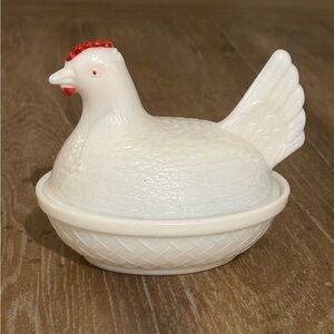 ✨Vintage White Milk Glass Hen On Nest Dish✨